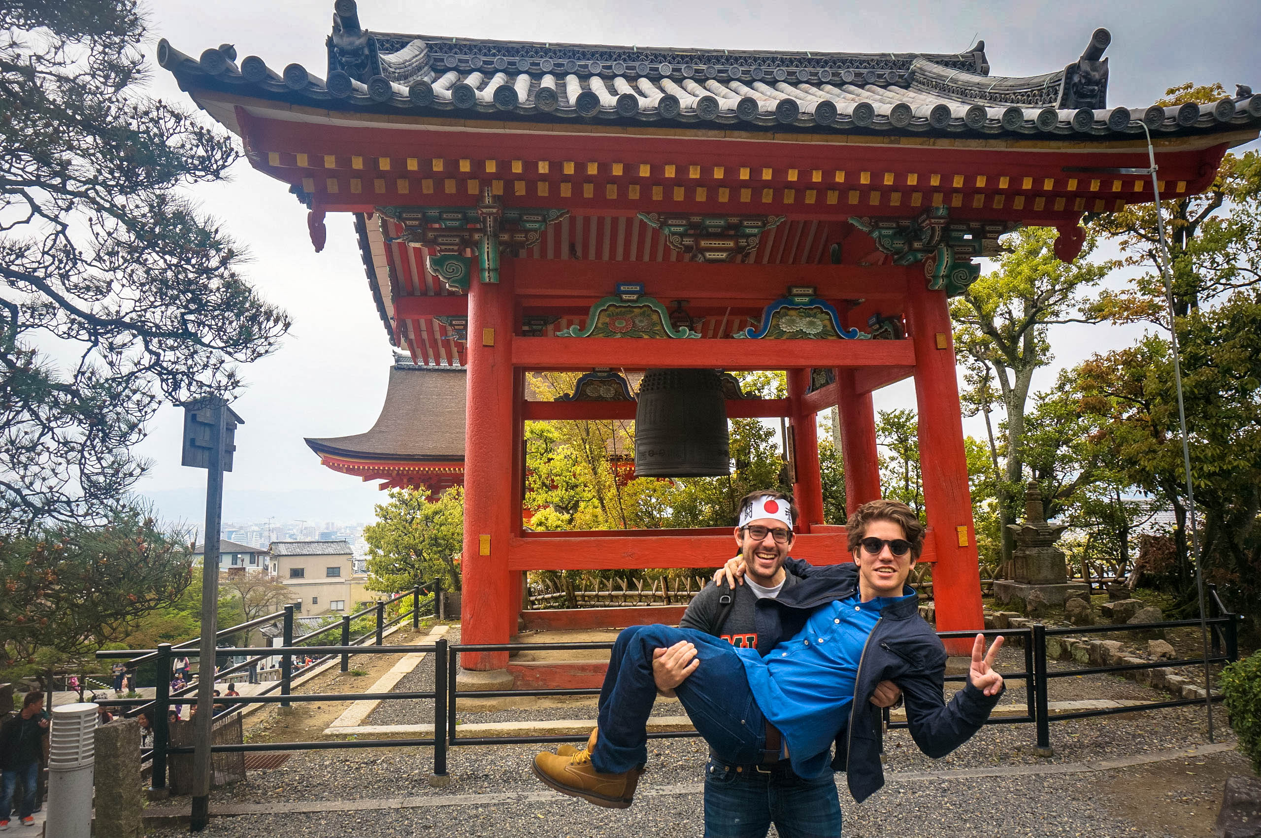The OU pose in Higashiyama